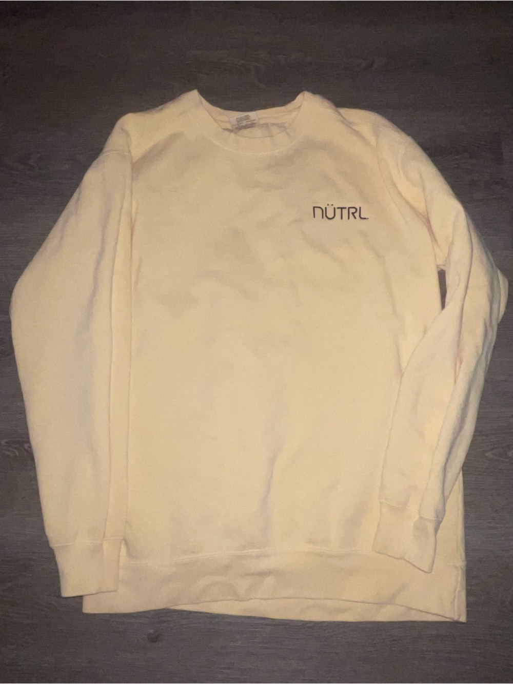 Comfort Colors Women's Crewneck Sweatshirt in Pale Yellow